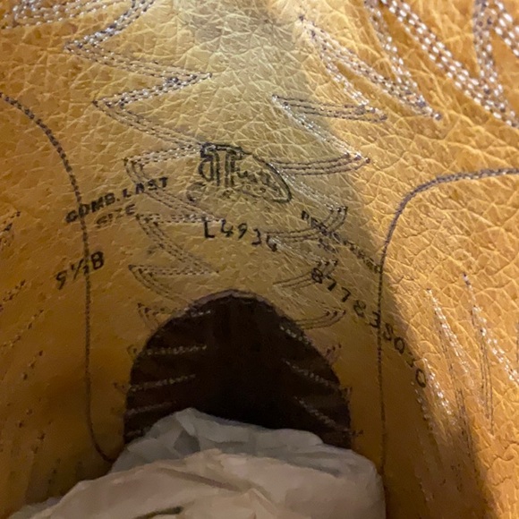 Classic Brown Leather Cowboy Boots, JUSTIN brand, 9.5 B.  Fabulous condition. - Picture 9 of 10